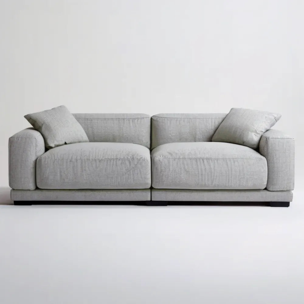 Jasnoszara sofa dwuosobowa z poduszkami 220 x 100 x 78 cm